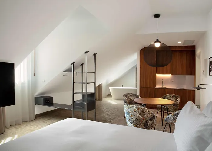 Atocha Hotel Madrid, Tapestry Collection By Hilton
